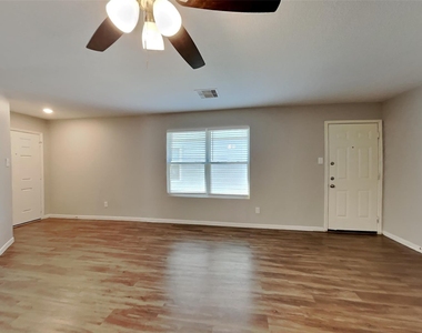 16716 Foursquare Drive - Photo Thumbnail 2