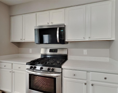 16716 Foursquare Drive - Photo Thumbnail 5