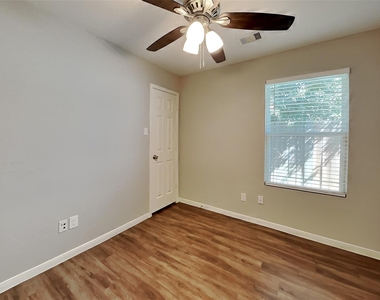 16716 Foursquare Drive - Photo Thumbnail 13