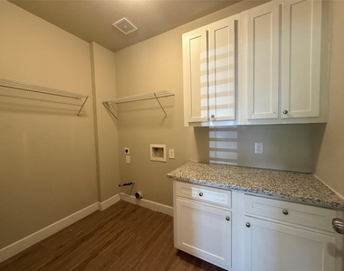 9720 Pelsey Street - Photo Thumbnail 4