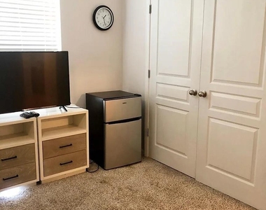 1725 Harvey Mitchell Parkway S - Photo Thumbnail 4