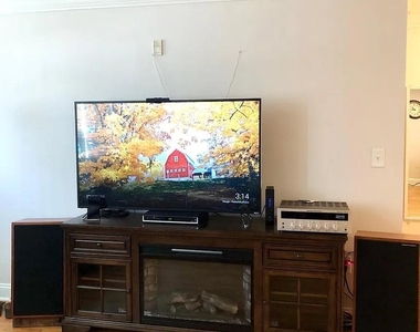 1725 Harvey Mitchell Parkway S - Photo Thumbnail 7