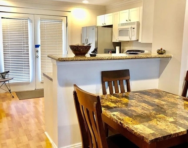 1725 Harvey Mitchell Parkway S - Photo Thumbnail 5