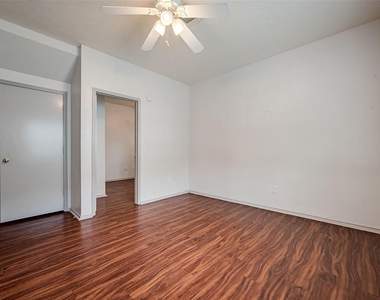 2810 Austin Street - Photo Thumbnail 17