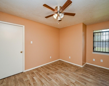 2667 Grand Canyon Drive - Photo Thumbnail 23
