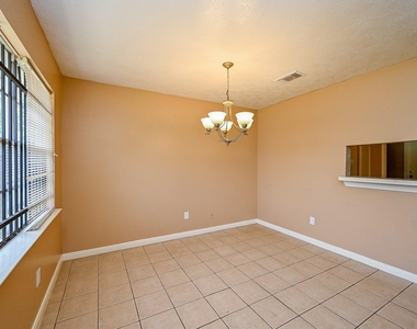 2667 Grand Canyon Drive - Photo Thumbnail 6