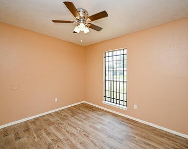 2667 Grand Canyon Drive - Photo Thumbnail 15