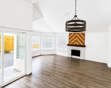 4626 Green Trail Drive - Photo Thumbnail 7