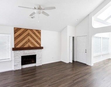 4626 Green Trail Drive - Photo Thumbnail 4