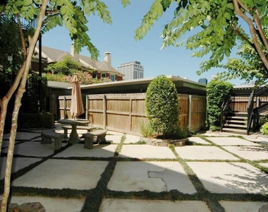 2216 Chenevert Street - Photo Thumbnail 9