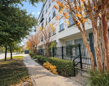 2216 Chenevert Street - Photo Thumbnail 4