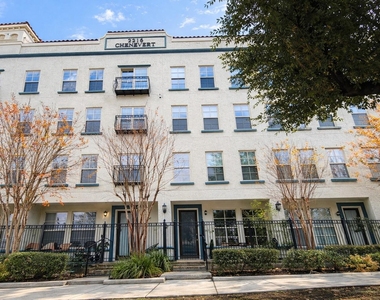 2216 Chenevert Street - Photo Thumbnail 12