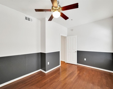 2216 Chenevert Street - Photo Thumbnail 8