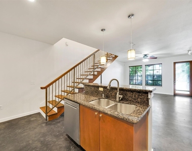 2216 Chenevert Street - Photo Thumbnail 4