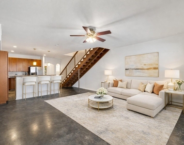 2216 Chenevert Street - Photo Thumbnail 3
