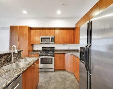 2216 Chenevert Street - Photo Thumbnail 11
