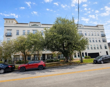 2216 Chenevert Street - Photo Thumbnail 3