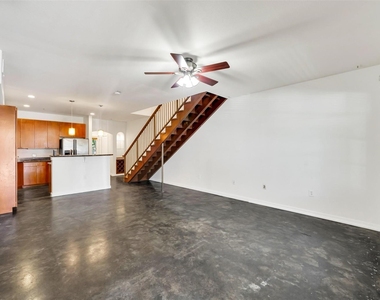 2216 Chenevert Street - Photo Thumbnail 14