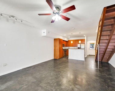 2216 Chenevert Street - Photo Thumbnail 13