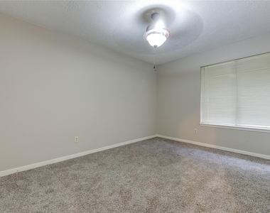 3322 Larkwood Lane - Photo Thumbnail 15
