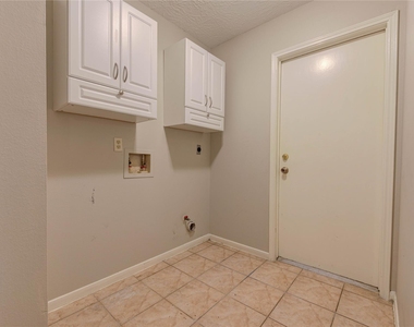 3322 Larkwood Lane - Photo Thumbnail 4