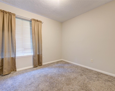 3322 Larkwood Lane - Photo Thumbnail 13