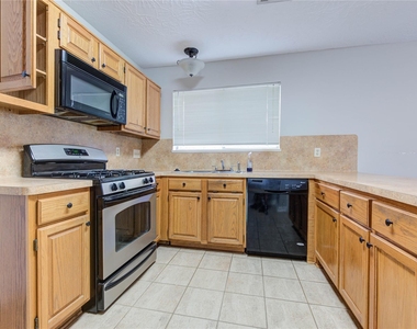 3322 Larkwood Lane - Photo Thumbnail 6