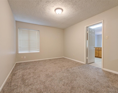 3322 Larkwood Lane - Photo Thumbnail 5