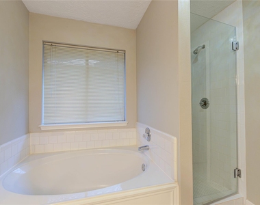 3322 Larkwood Lane - Photo Thumbnail 19