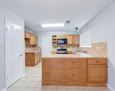 3322 Larkwood Lane - Photo Thumbnail 9