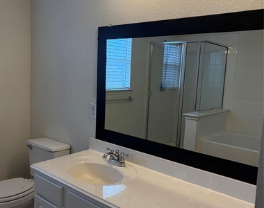 2606 Skyview Knoll Court - Photo Thumbnail 9