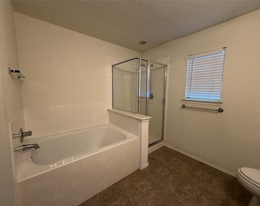 2606 Skyview Knoll Court - Photo Thumbnail 6