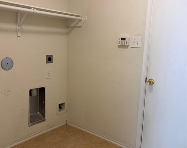 2606 Skyview Knoll Court - Photo Thumbnail 7