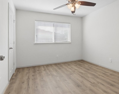 6022 Beaudry Drive - Photo Thumbnail 17