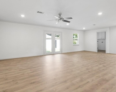 6022 Beaudry Drive - Photo Thumbnail 10