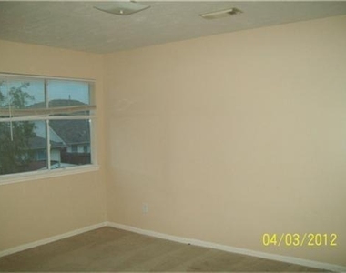 4702 Daisy Meadow Drive - Photo Thumbnail 4