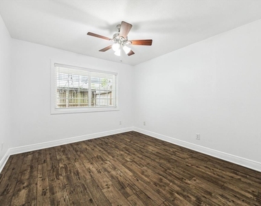 12633 Memorial Drive - Photo Thumbnail 4