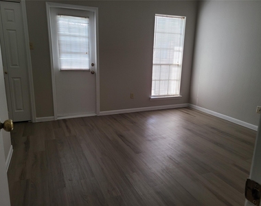 2626 North Boulevard - Photo Thumbnail 8