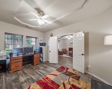 719 Rock Springs Drive - Photo Thumbnail 3