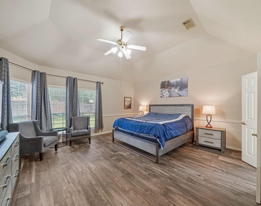 719 Rock Springs Drive - Photo Thumbnail 9
