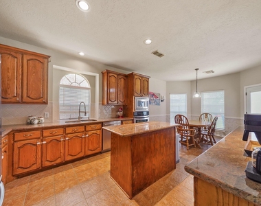 719 Rock Springs Drive - Photo Thumbnail 5