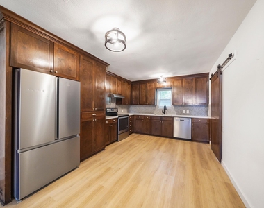 111 Holderrieth Boulevard - Photo Thumbnail 6