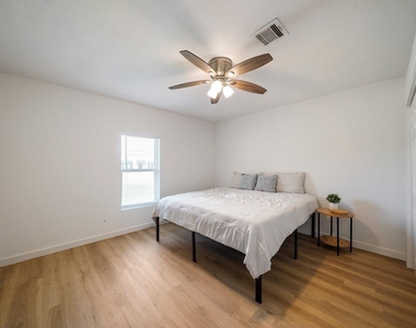 111 Holderrieth Boulevard - Photo Thumbnail 9