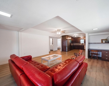 111 Holderrieth Boulevard - Photo Thumbnail 5