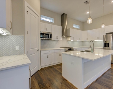 1108 Fowler Street - Photo Thumbnail 21