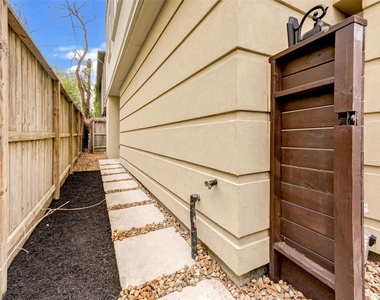 1108 Fowler Street - Photo Thumbnail 4