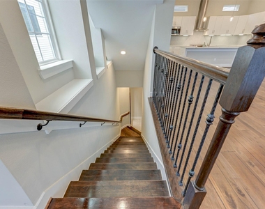 1108 Fowler Street - Photo Thumbnail 12
