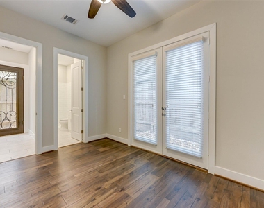 1108 Fowler Street - Photo Thumbnail 9