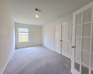 380 Stone Gage Drive - Photo Thumbnail 12