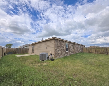 380 Stone Gage Drive - Photo Thumbnail 25